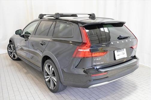 2023 Volvo V60 Cross Country B5 Plus