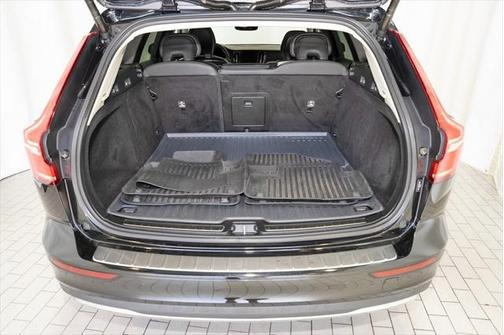 2023 Volvo V60 Cross Country B5 Plus