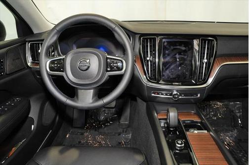 2023 Volvo V60 Cross Country B5 Plus