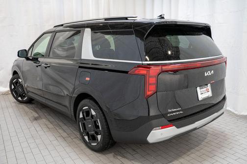 Aurora Black Pearl 2026 Kia Carnival EX