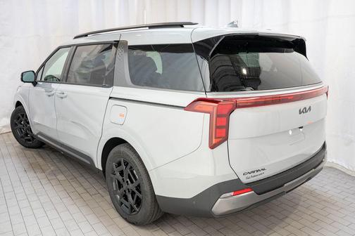 Ceramic Silver 2026 Kia Carnival SX