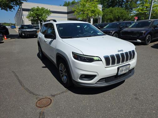 Bright White Clearcoat 2022 Jeep Cherokee Latitude Lux