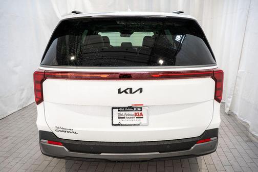 Snow White Pearl 2026 Kia Carnival SX