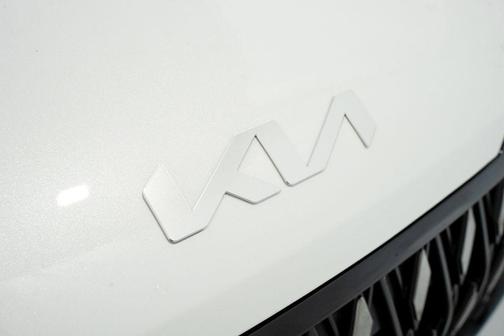 Snow White Pearl 2026 Kia Carnival LXS