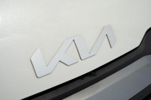 Snow White Pearl 2026 Kia Sportage Hybrid LX