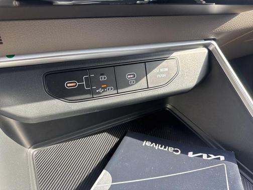 2026 Kia Carnival LXS