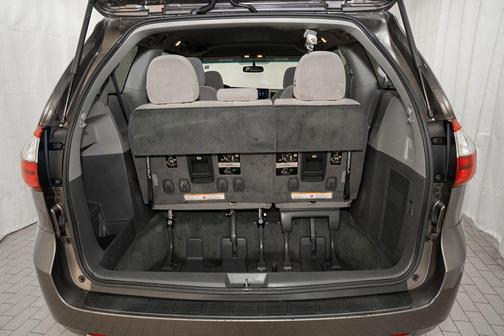 2016 Toyota Sienna LE
