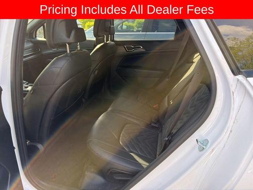 Glacial White Pearl 2023 Kia Sportage S