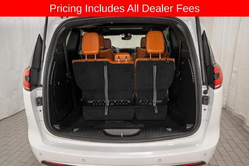 Bright White Clearcoat 2024 Chrysler Pacifica L