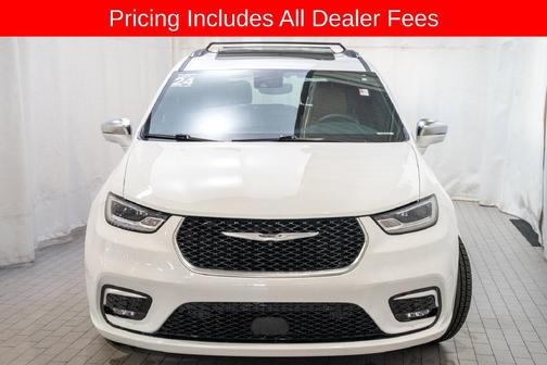 Bright White Clearcoat 2024 Chrysler Pacifica L