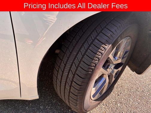 Bright White Clearcoat 2024 Chrysler Pacifica L
