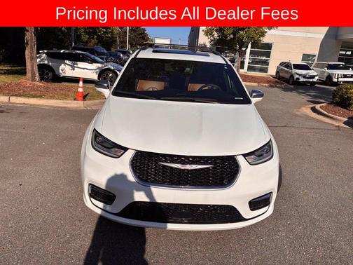 Bright White Clearcoat 2024 Chrysler Pacifica L