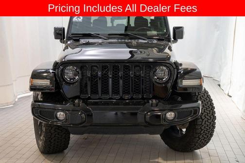 Black Clearcoat 2023 Jeep Gladiator High Altitude 4x4