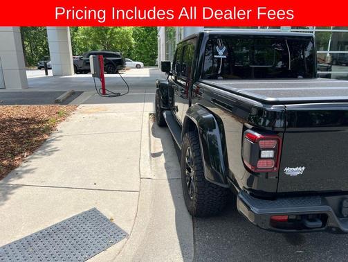 Black Clearcoat 2023 Jeep Gladiator High Altitude 4x4