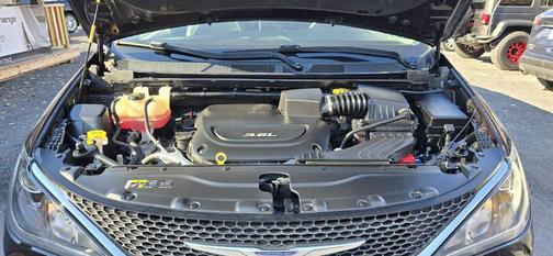 2017 Chrysler Pacifica Touring-L Plus