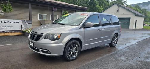 2015 Chrysler Town & Country S