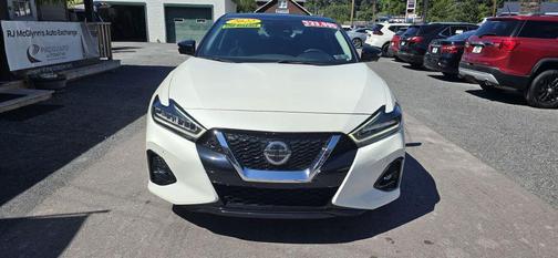 White 2022 Nissan Maxima Platinum