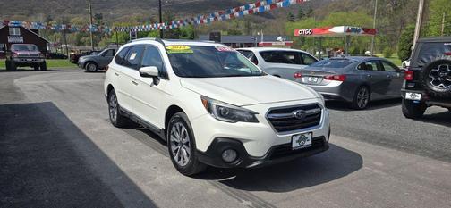 Crystal White Pearl 2018 Subaru Outback 2.5i Touring