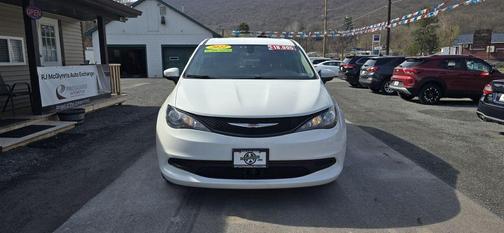 2022 Chrysler Voyager LX