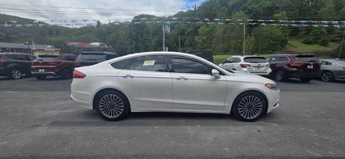 White 2018 Ford Fusion SE