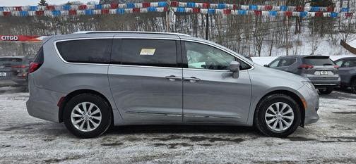 2019 Chrysler Pacifica Touring-L