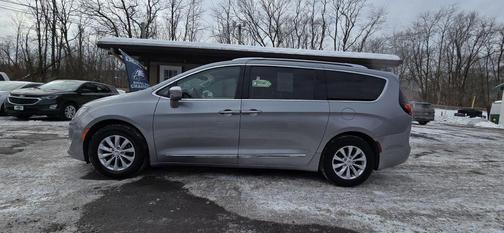 2019 Chrysler Pacifica Touring-L