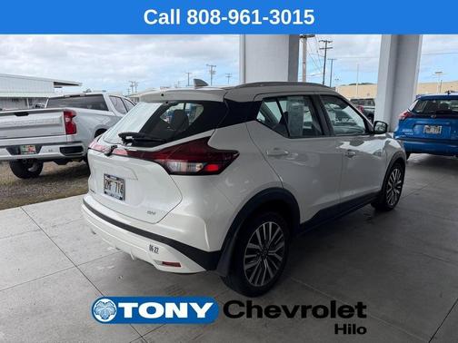 Aspen White 2024 Nissan Kicks SV