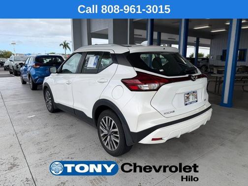 Aspen White 2024 Nissan Kicks SV