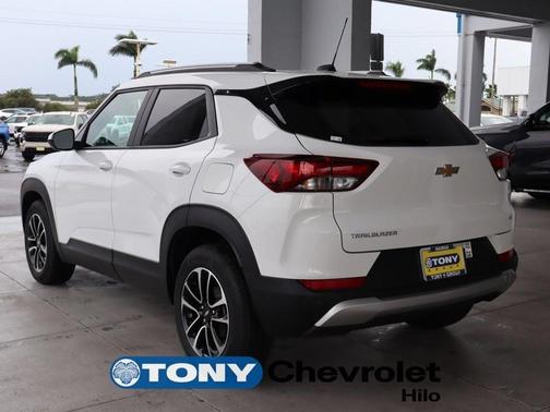 Summit White 2026 Chevrolet Trailblazer LT