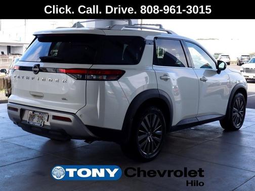 2022 Nissan Pathfinder SL