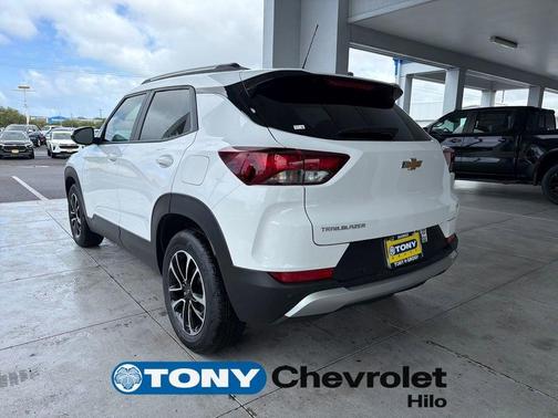 Summit White 2026 Chevrolet Trailblazer LT