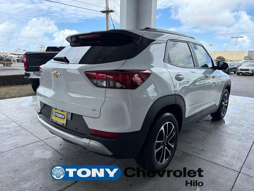 Summit White 2026 Chevrolet Trailblazer LT