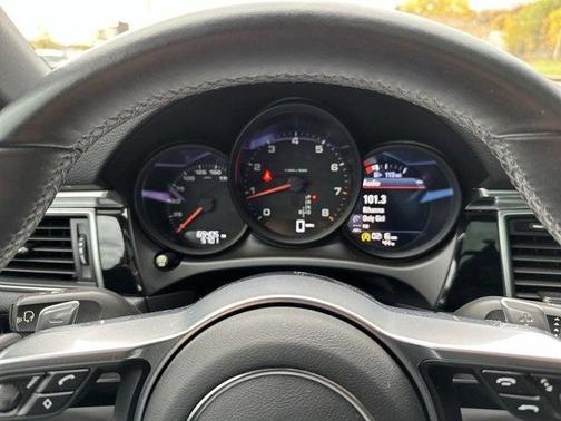 2018 Porsche Macan Base