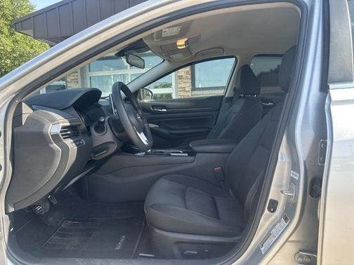 Brilliant Silver Metallic 2024 Nissan Altima 2.5 SV