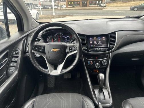 Mosaic Black Metallic 2020 Chevrolet Trax LT