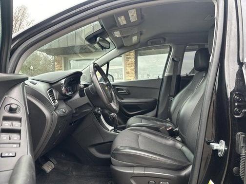 Mosaic Black Metallic 2020 Chevrolet Trax LT