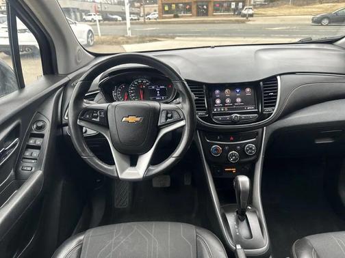 Mosaic Black Metallic 2020 Chevrolet Trax LT
