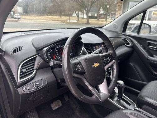 Mosaic Black Metallic 2020 Chevrolet Trax LT