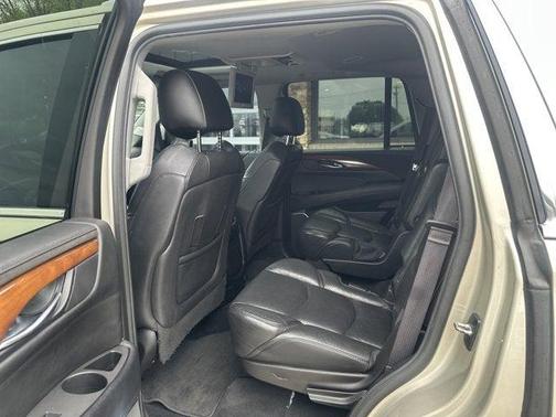 Silver Coast Metallic 2017 Cadillac Escalade Luxury