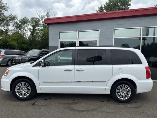 2015 Chrysler Town & Country Touring-L