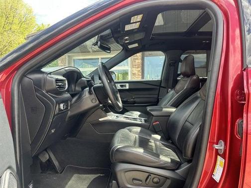 Rapid Red Metallic Tinted Clearcoat 2023 Ford Explorer Platinum