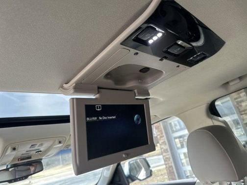 Crystal White Tricoat 2016 Cadillac Escalade Premium