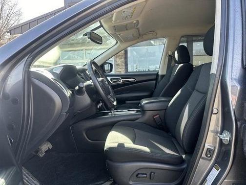 2019 Nissan Pathfinder SV