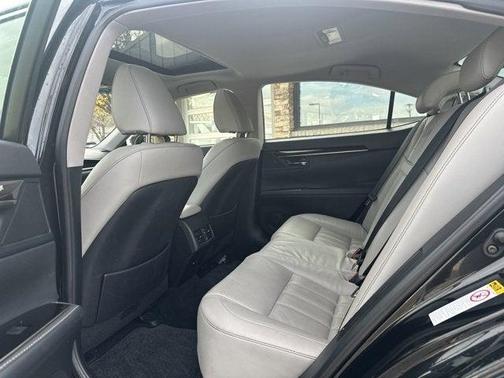 2018 Lexus ES 300h Base