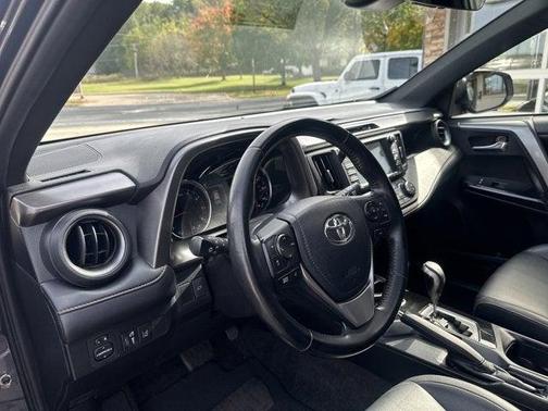 2017 Toyota RAV4 SE