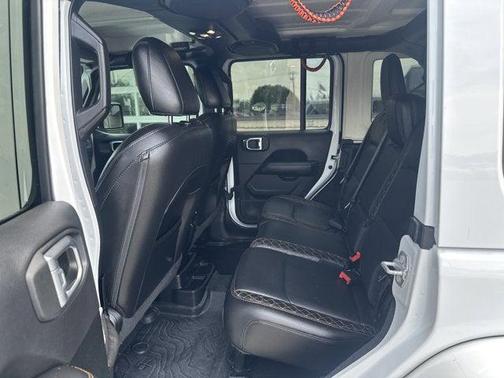 Bright White Clearcoat 2020 Jeep Wrangler Unlimited Sahara