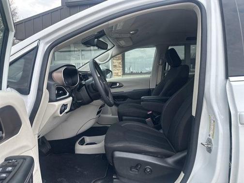 Bright White Clearcoat 2024 Chrysler Voyager LX