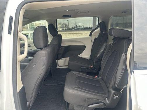 Bright White Clearcoat 2024 Chrysler Voyager LX