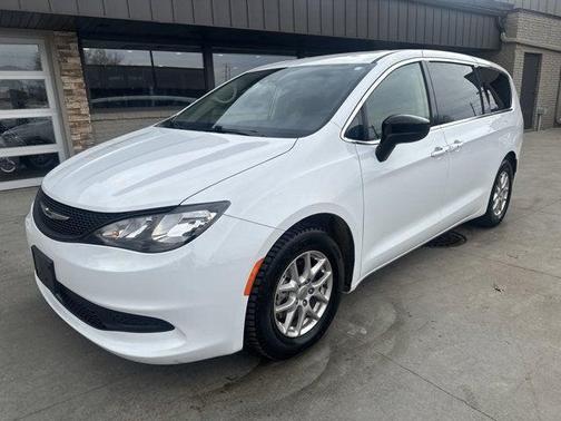 Bright White Clearcoat 2024 Chrysler Voyager LX