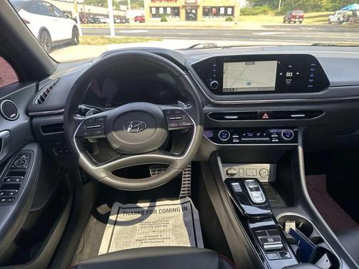 Shimmering Silver Pearl 2022 Hyundai SONATA SEL Plus